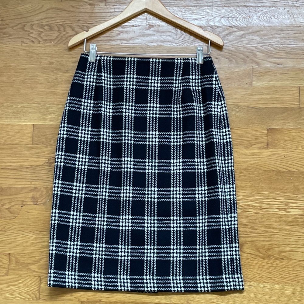 1990s Vintage Houndstooth Black and White Plaid Wool Pencil Skirt